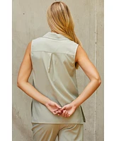 Crescent Women's Lisa Sleeveless Button Up Tee