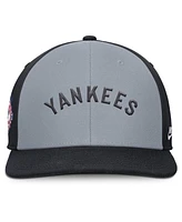 Nike Men's Gray/Navy New York Yankees Pro Performance Snapback Hat