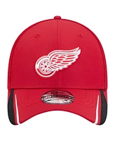 New Era Men's Red Detroit Wings Linear Featherweight 39THIRTY Flex Hat