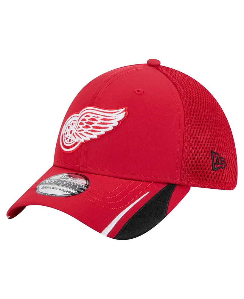 New Era Men's Red Detroit Wings Linear Featherweight 39THIRTY Flex Hat