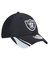 New Era Men's Black Las Vegas Raiders Game Day Linear 39THIRTY Flex Hat