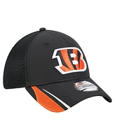 New Era Men's Black Cincinnati Bengals Game Day Linear 39THIRTY Flex Hat