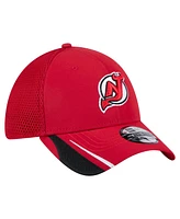 New Era Men's Red Jersey Devils Linear Featherweight 39THIRTY Flex Hat