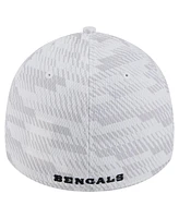 New Era Men's White Cincinnati Bengals Gameday Graded 39THIRTY Flex Hat