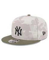 New Era Men's Light Beige/Olive New York Yankees 2025 Armed Forces Day Split Panel 9FIFTY Snapback Hat