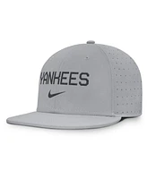 Nike Men's Gray New York Yankees True Performance Fitted Hat
