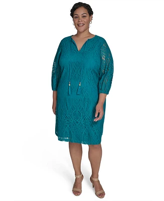 Jessica Howard Plus V-Neck Shift Dress