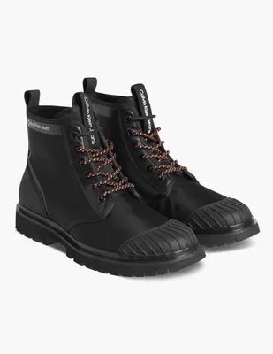 Bota Calvin Klein para hombre