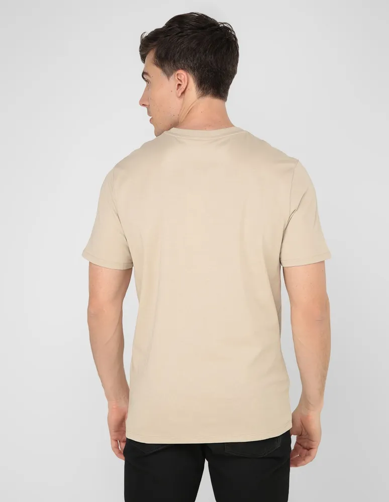 Playera Calvin Klein cuello V para hombre