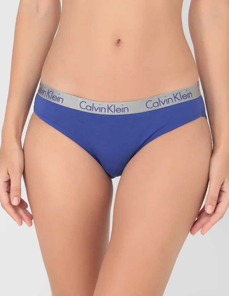 Comprar Tanga Calvin Klein -3 Pack- Radiant en color Negro, Blanco