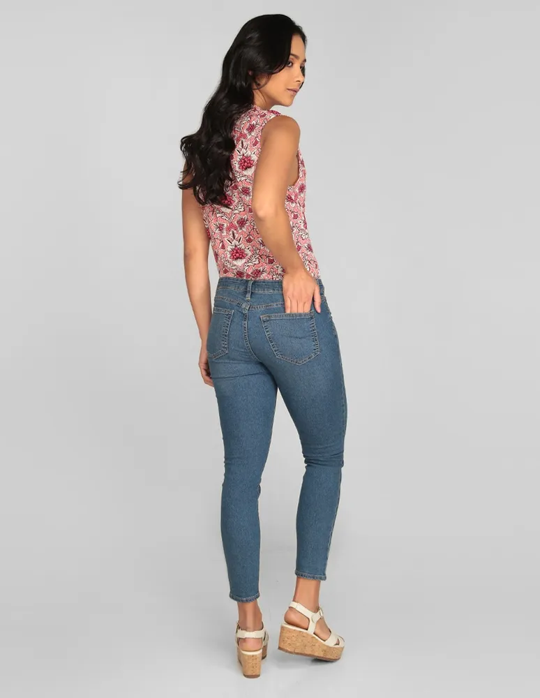 Jeans skinny lavado claro corte cadera para mujer