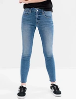 Jeans skinny lavado claro corte cintura para mujer