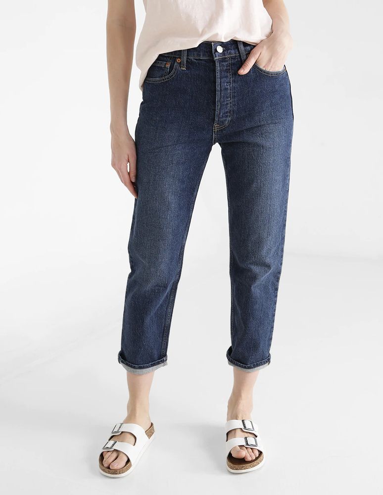 Jeans straight lavado obscuro corte cadera para mujer