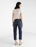Jeans straight lavado obscuro corte cadera para mujer