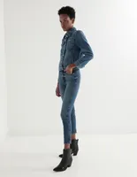 Jeans slim deslavado corte cintura para mujer