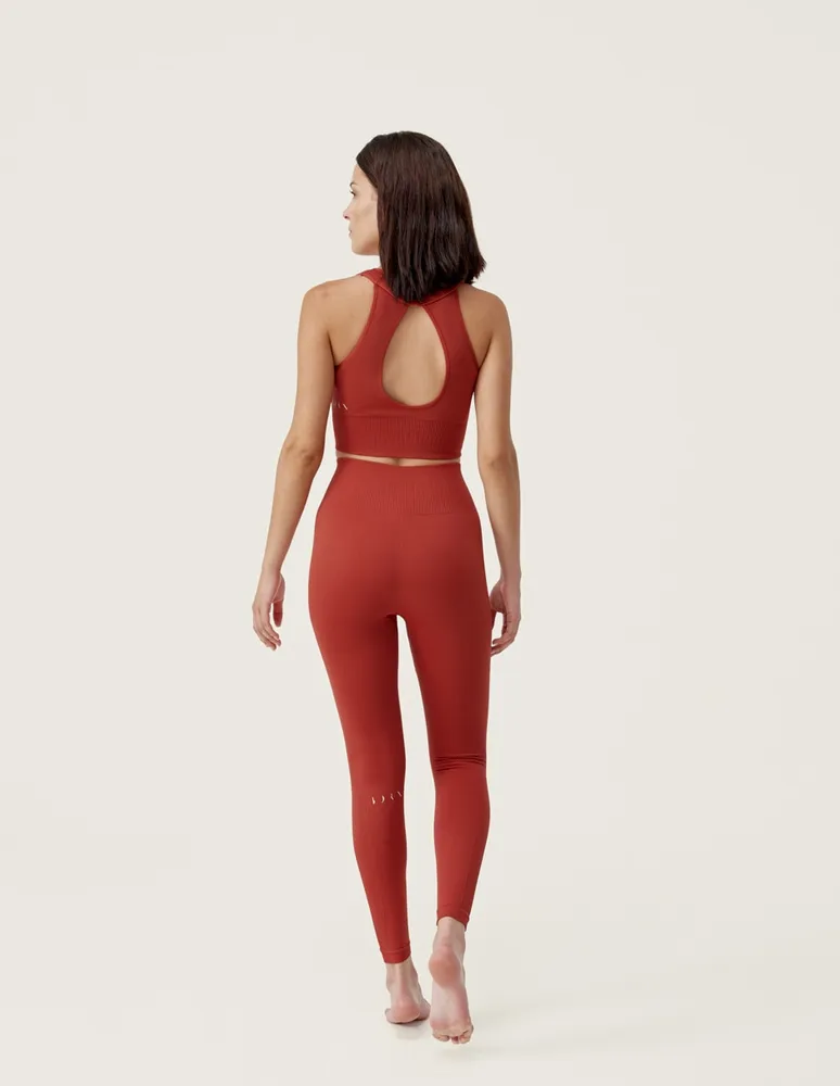 Top deportivo Born de yoga para mujer