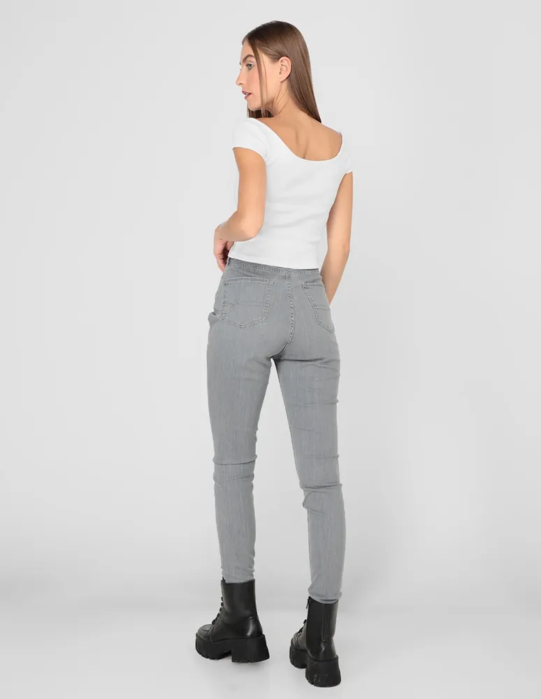 Jeans skinny Denizen lavado claro corte cintura alta para mujer