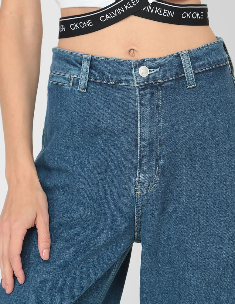 Jeans straight Calvin Klein lavado claro corte cintura alta para mujer