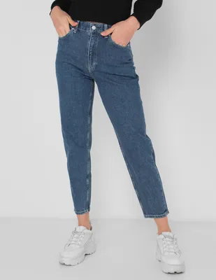 Jeans mom Calvin Klein corte cintura alta para mujer