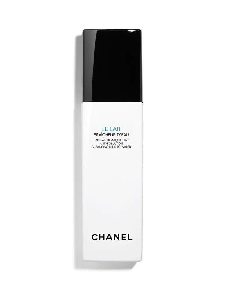 <b>CHANEL<br>LE LAIT FRAÎCHEUR D’EAU</b><br><span>LECHE-AGUA DESMAQUILLANTE ANTIPOLUCIÓN</span>