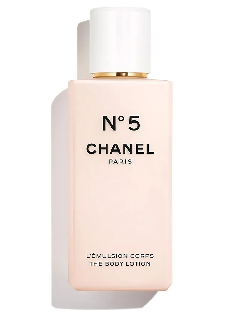 <b>CHANEL<br>N°5</b><br><span>N°5 LA EMULSIÓN PARA EL CUERPO</span>