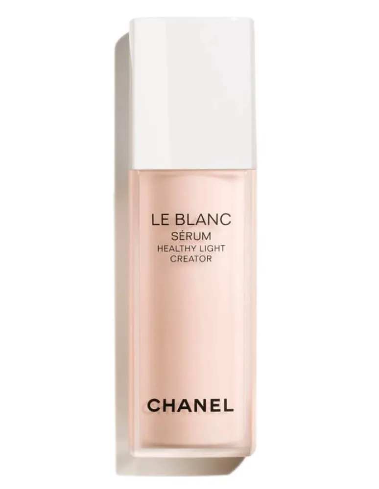 <b>CHANEL<br>LE BLANC SÉRUM</b><br><span>CREADOR DE LUMINOSIDAD SALUDABLE<br>ILUMINAR - CALMAR - RETEXTURIZAR</span>