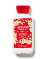 Body mist Bath & Body Works Japanese Cherry Blossom para mujer