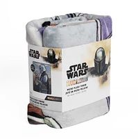 Le jeté en peluche Mandalorien 