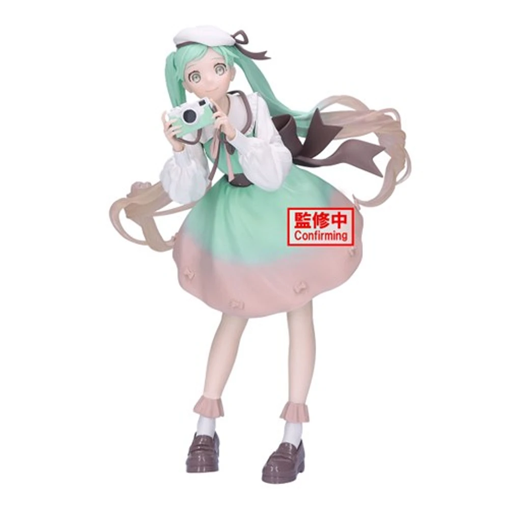 Hatsune Miky Holiday Memories Camera Figure
