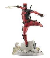 Marvel Gallery Diorama Deadpool & Wolverine: Deadpool PVC Statue 