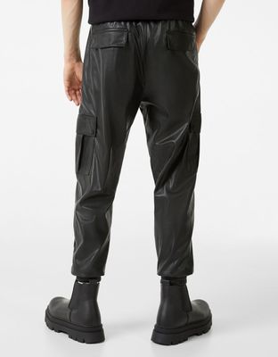 Pantalon jogger cargo en similicuir