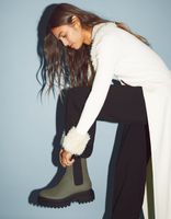 Bottines plates avec bandes élastiques