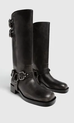 Botas planas biker desgastadas hebillas