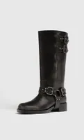 Botas planas biker desgastadas hebillas