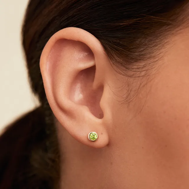 https://cdn.mall.adeptmind.ai/https%3A%2F%2Fstatic.mejuri.com%2Flegacy-front%2Fproduction%2Fsystem%2Fspree%2Fproducts%2F21020%2Foriginal%2F2_BirthstoneSphereStud_PeridotSphereStuds_August_YG_ALT_Solo.jpg%3F1630531439_640x.webp