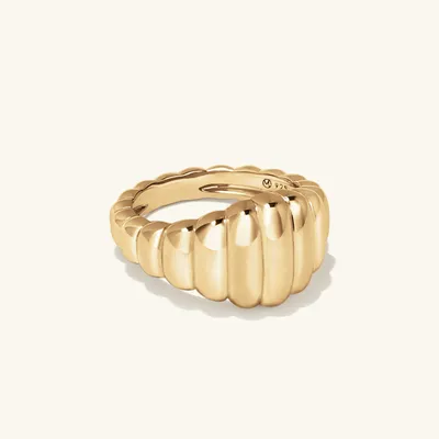 Charlotte Bold Signet Ring: Handcrafted 18k Gold Vermeil | Mejuri