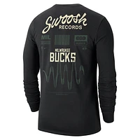 Milwaukee Bucks Essential Men's Nike NBA Long-Sleeve T-Shirt