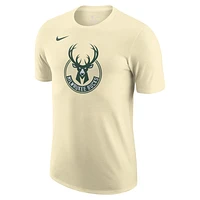 Milwaukee Bucks Essential Men's Nike NBA T-Shirt