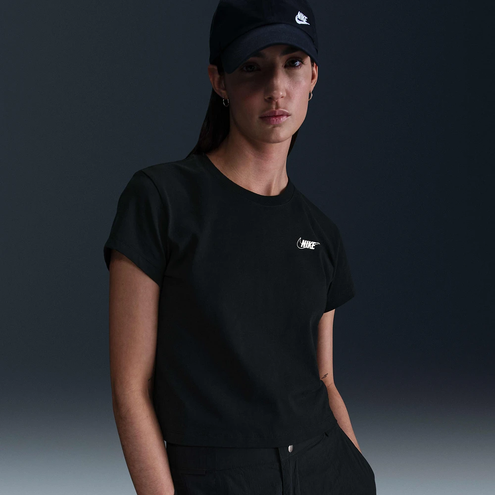 Nike Sportswear Club Women's Short-Sleeve Cropped Graphic T-Shirt