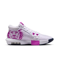 LeBron Witness VIII Basketball Shoes