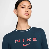 Nike Sportswear Chill Knit Women's Slim Long-Sleeve Cropped Graphic Tee