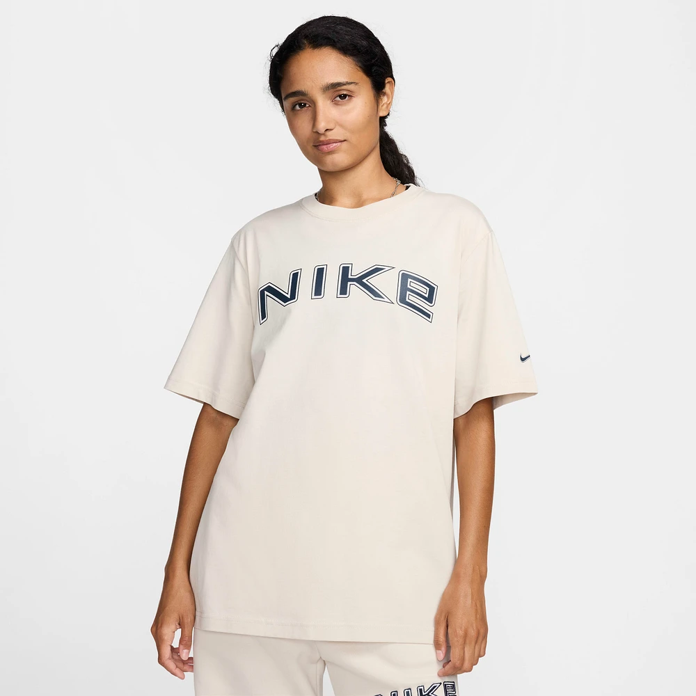 Nike Sportswear Women's Loose Short-Sleeve Graphic T-Shirt