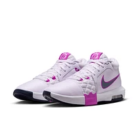 LeBron Witness VIII Basketball Shoes