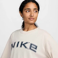 Nike Sportswear Women's Loose Short-Sleeve Graphic T-Shirt