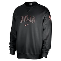 Chicago Bulls Standard Issue Men's Nike Dri-FIT NBA Crew-Neck Sweatshirt