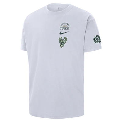 Milwaukee Bucks Courtside Men's Nike NBA T-Shirt