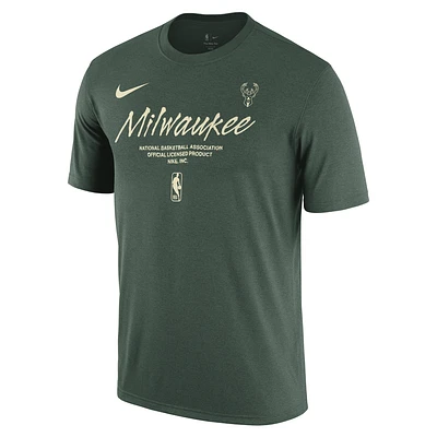 Milwaukee Bucks Essential Men's Nike NBA T-Shirt