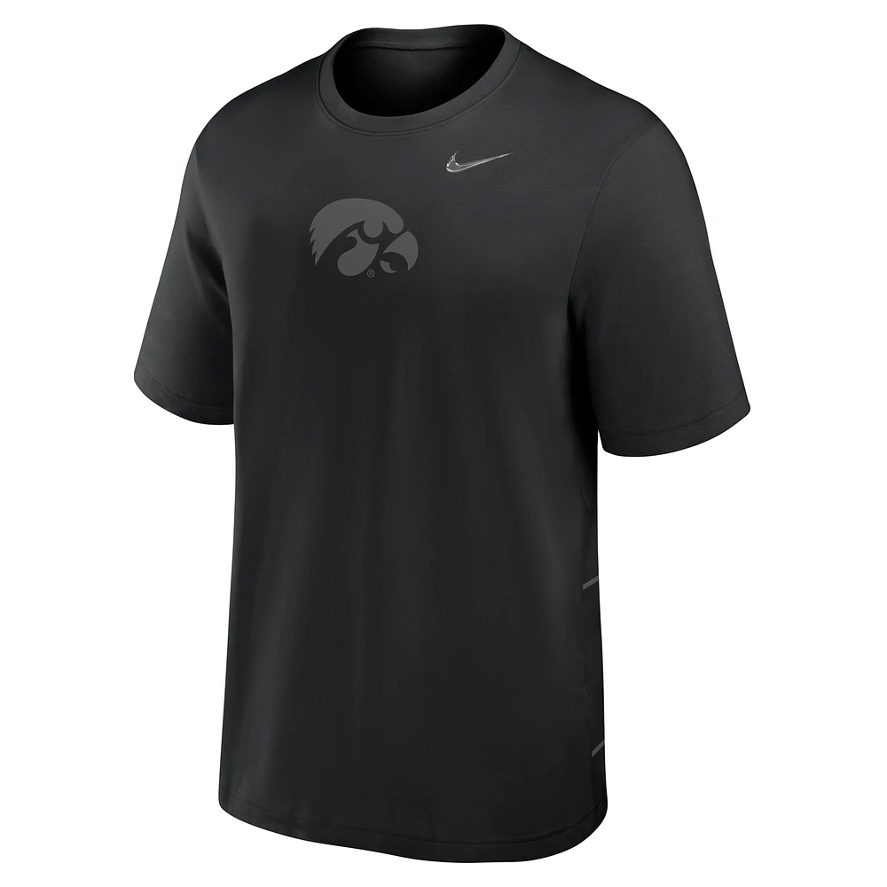 Iowa Hawkeyes Performance Primary Statement Men's Nike Dri-FIT College T-Shirt