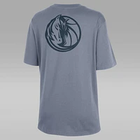 Dallas Mavericks Courtside Statement Edition Women's Jordan NBA T-Shirt