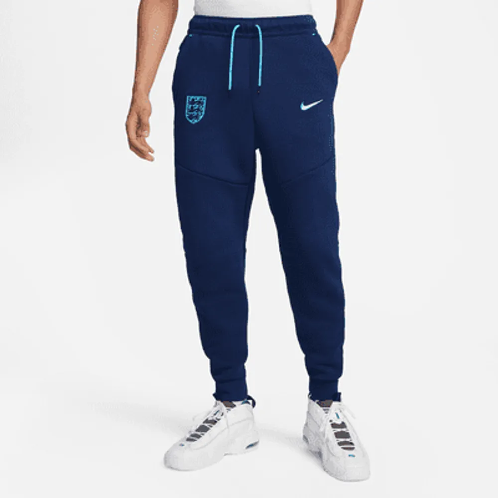 England Tech Fleece Men's Joggers. Nike.com